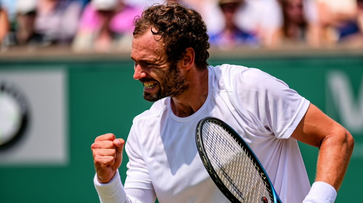 333体育 - 温网2026：资格赛黑马 Safiullin 与 Mochizuki 逆袭 八强战将挑战 Djokovic 与 Sinner - 333体育
